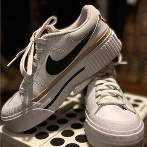 Nike Court Legacy Lift Size 5.5